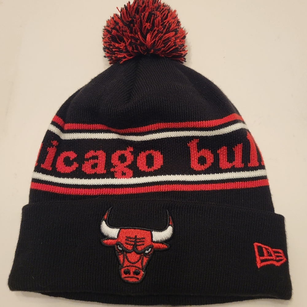 New Era Chicago Bulls Beanie - Black and Red - used